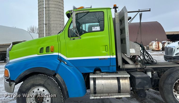 image for item DN0954 2000 Sterling  L9522 semi truck