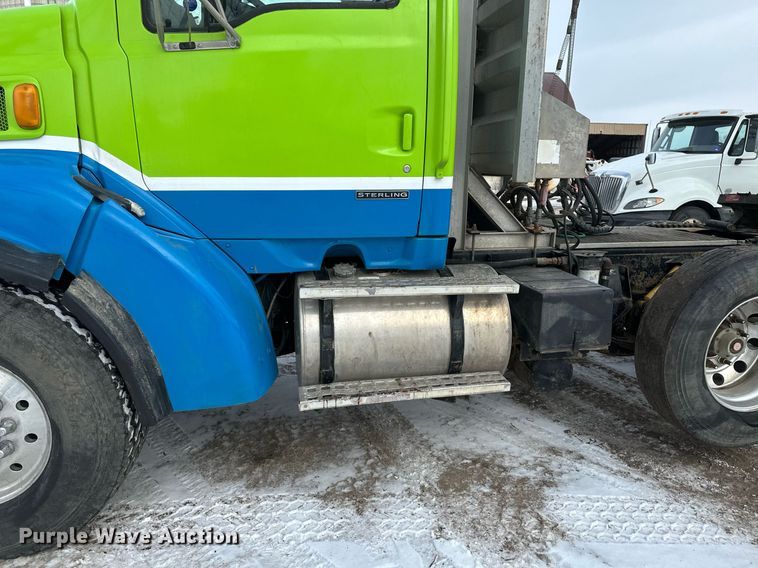 image for item DN0954 2000 Sterling  L9522 semi truck