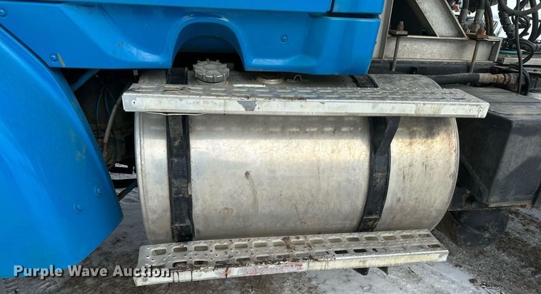 image for item DN0954 2000 Sterling  L9522 semi truck