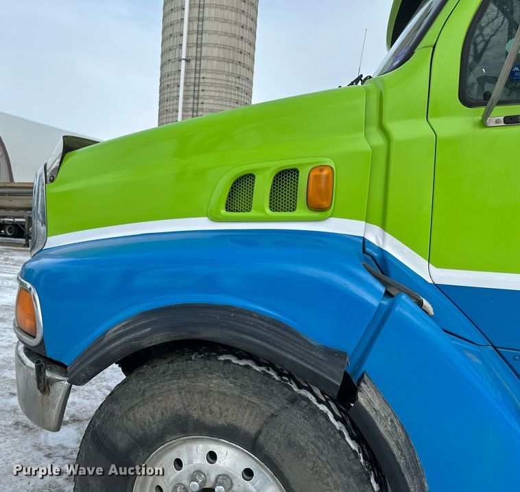 image for item DN0954 2000 Sterling  L9522 semi truck