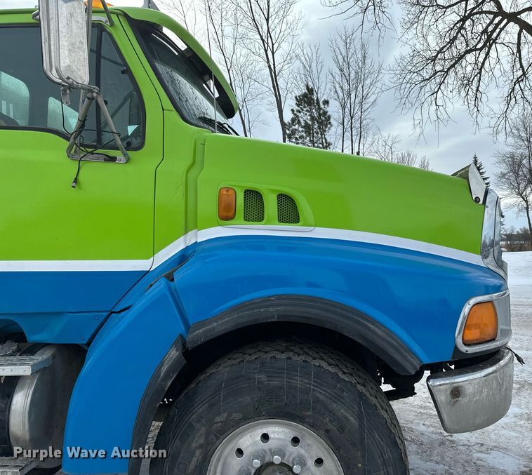 image for item DN0954 2000 Sterling  L9522 semi truck