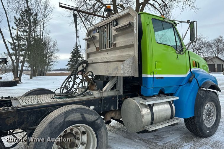 image for item DN0954 2000 Sterling  L9522 semi truck