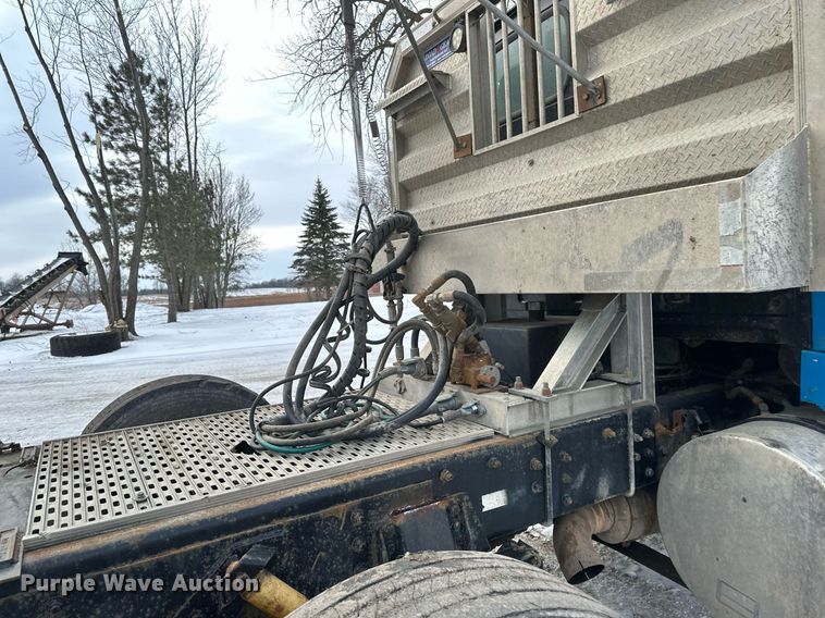 image for item DN0954 2000 Sterling  L9522 semi truck