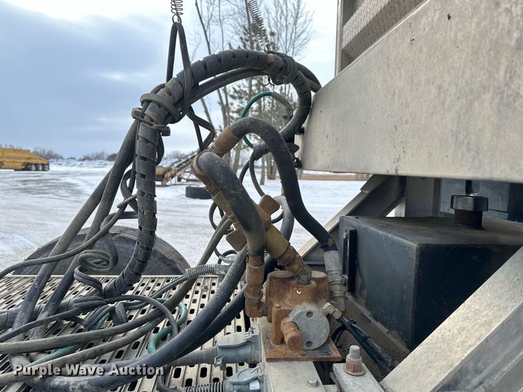 image for item DN0954 2000 Sterling  L9522 semi truck