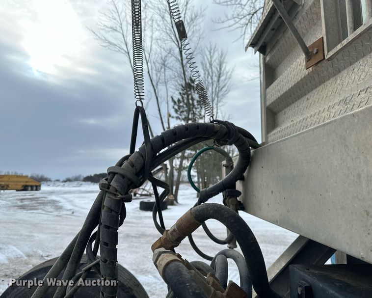 image for item DN0954 2000 Sterling  L9522 semi truck