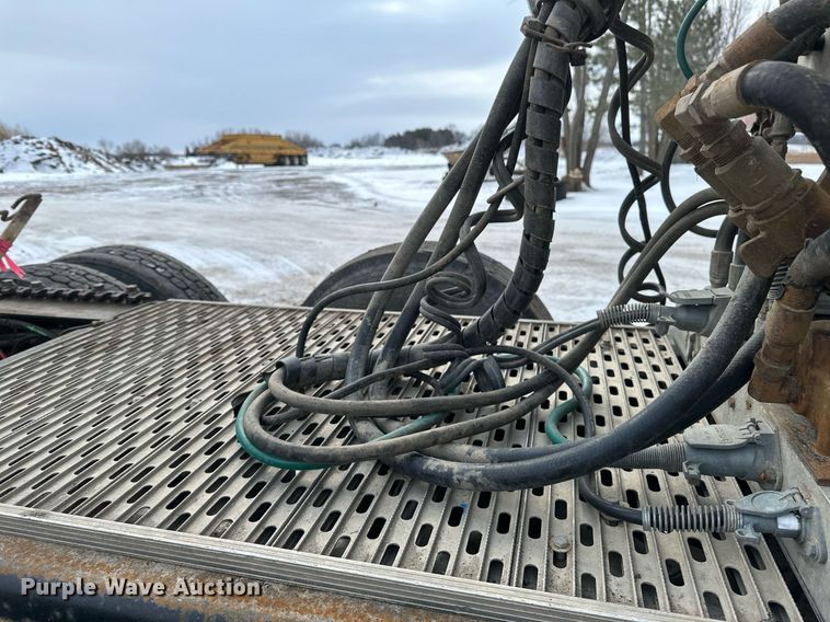 image for item DN0954 2000 Sterling  L9522 semi truck