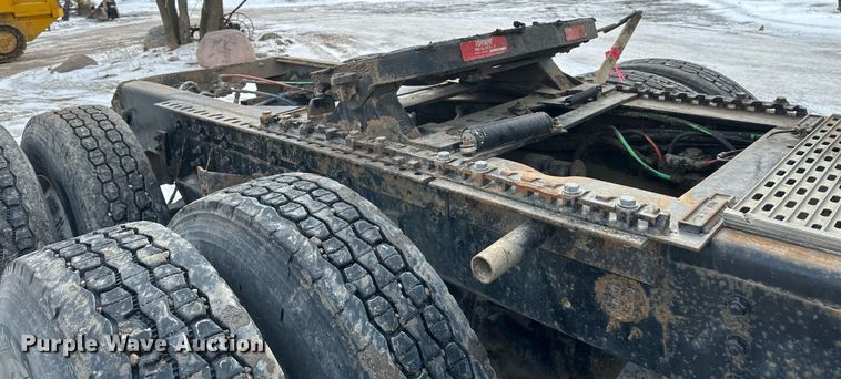 image for item DN0954 2000 Sterling  L9522 semi truck