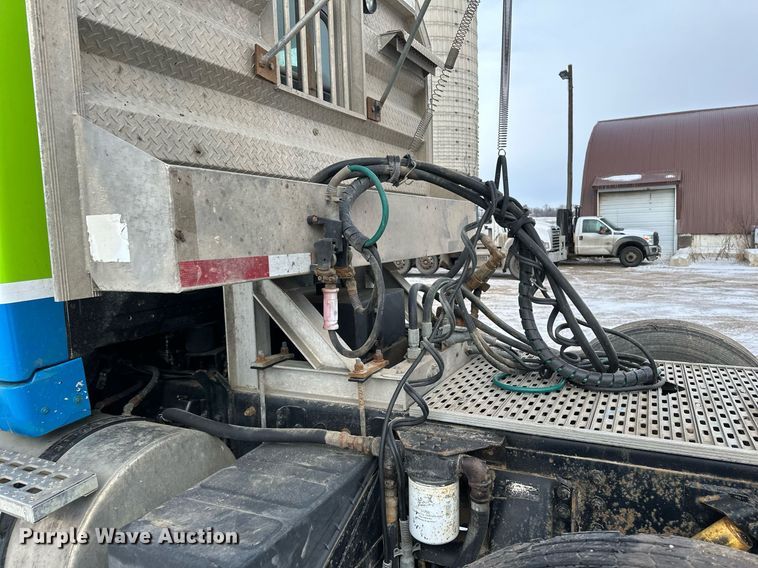 image for item DN0954 2000 Sterling  L9522 semi truck