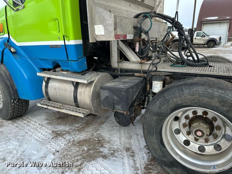 image for item DN0954 2000 Sterling  L9522 semi truck