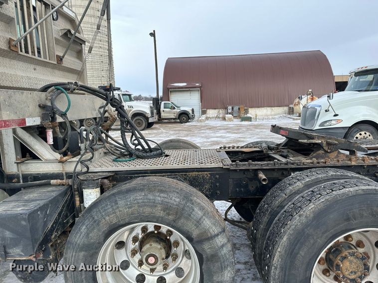 image for item DN0954 2000 Sterling  L9522 semi truck