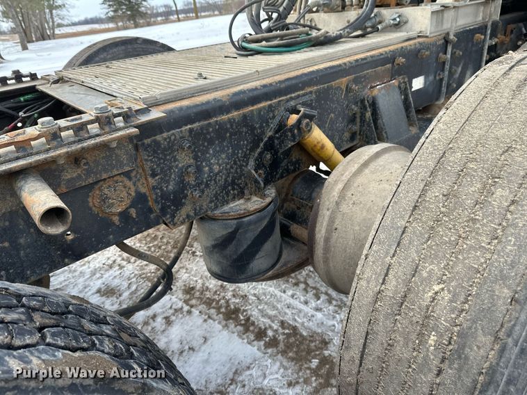 image for item DN0954 2000 Sterling  L9522 semi truck