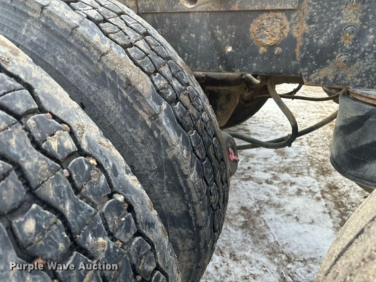 image for item DN0954 2000 Sterling  L9522 semi truck