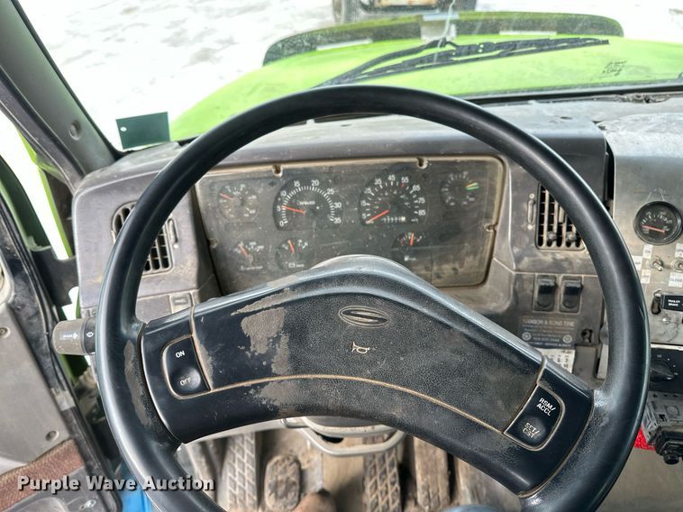 image for item DN0954 2000 Sterling  L9522 semi truck