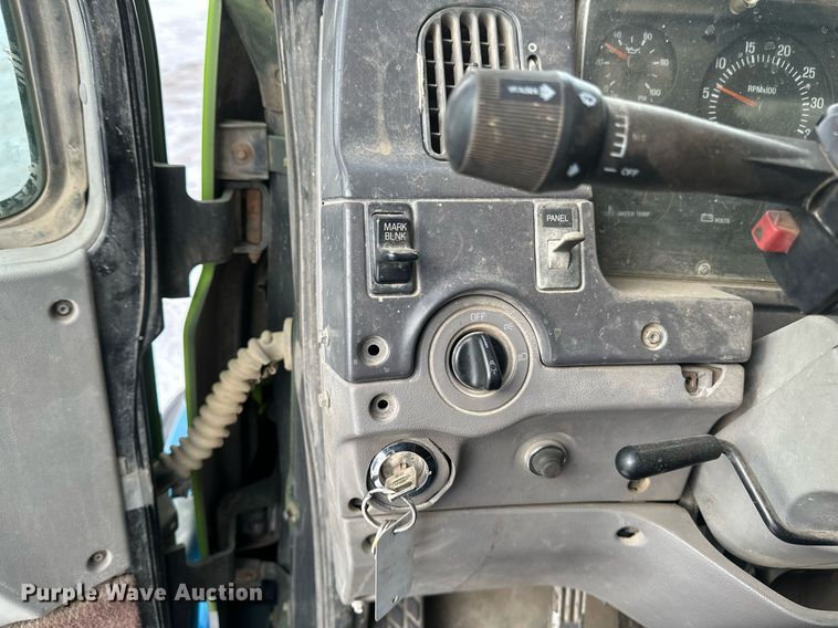 image for item DN0954 2000 Sterling  L9522 semi truck