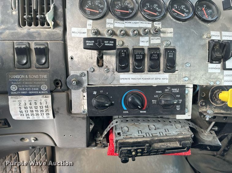 image for item DN0954 2000 Sterling  L9522 semi truck