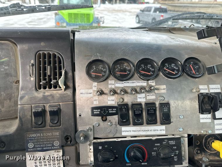 image for item DN0954 2000 Sterling  L9522 semi truck