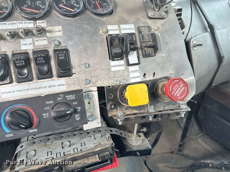 image for item DN0954 2000 Sterling  L9522 semi truck