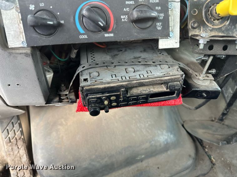 image for item DN0954 2000 Sterling  L9522 semi truck