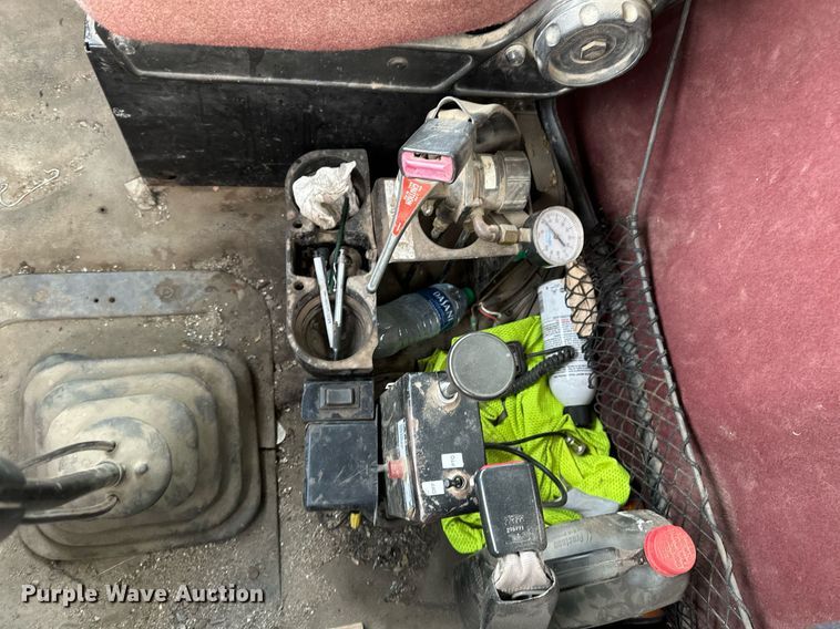 image for item DN0954 2000 Sterling  L9522 semi truck