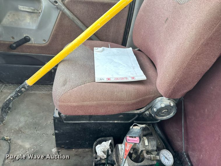 image for item DN0954 2000 Sterling  L9522 semi truck