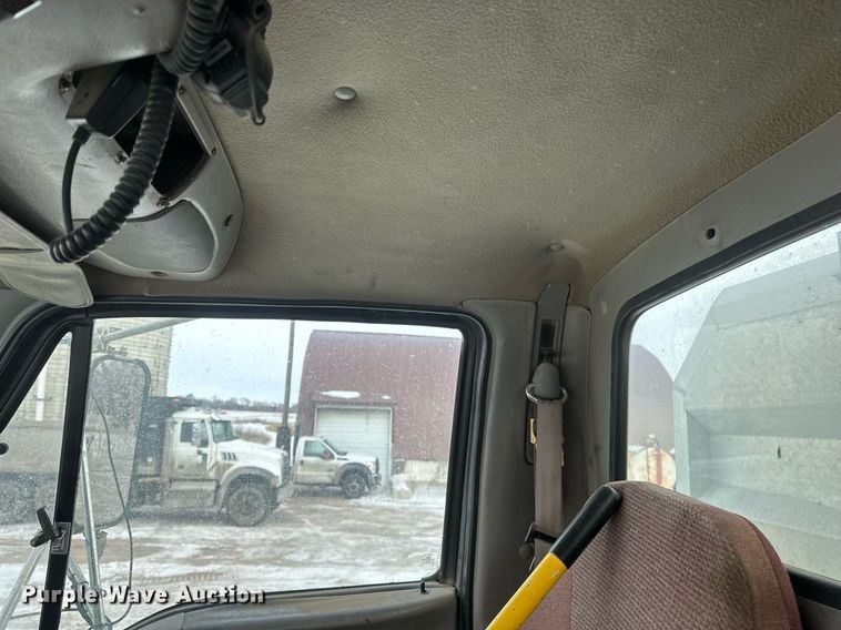 image for item DN0954 2000 Sterling  L9522 semi truck