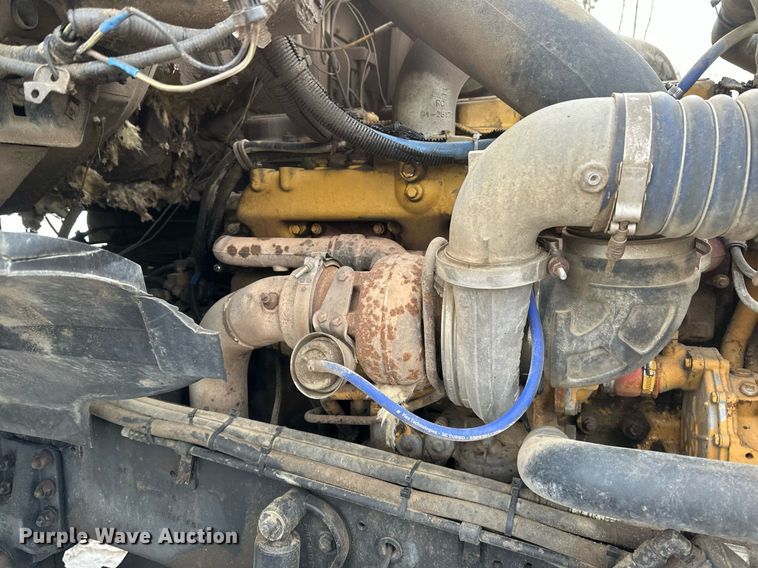 image for item DN0954 2000 Sterling  L9522 semi truck