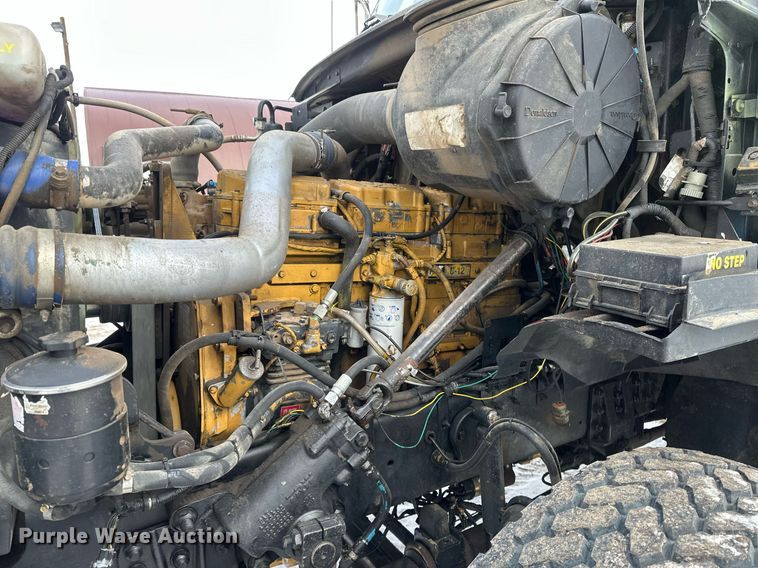 image for item DN0954 2000 Sterling  L9522 semi truck