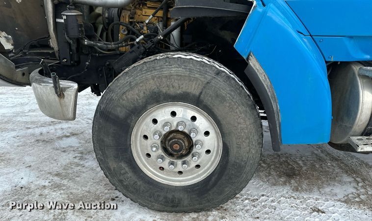 image for item DN0954 2000 Sterling  L9522 semi truck