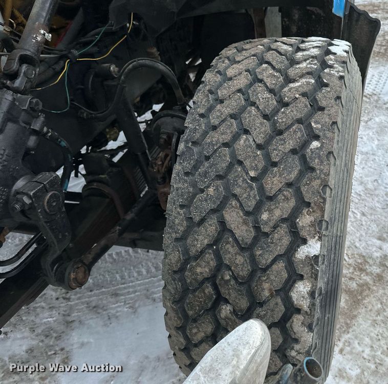 image for item DN0954 2000 Sterling  L9522 semi truck