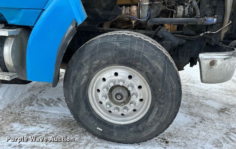 image for item DN0954 2000 Sterling  L9522 semi truck