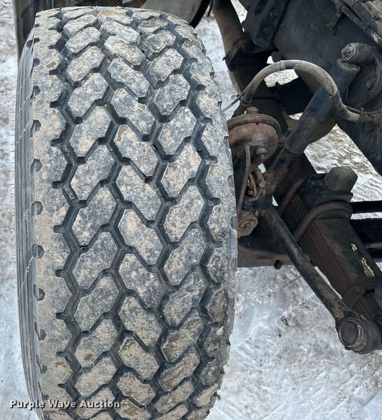 image for item DN0954 2000 Sterling  L9522 semi truck