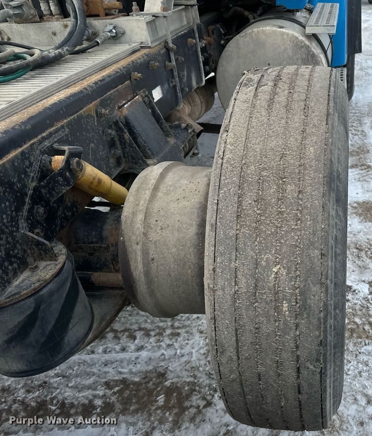 image for item DN0954 2000 Sterling  L9522 semi truck