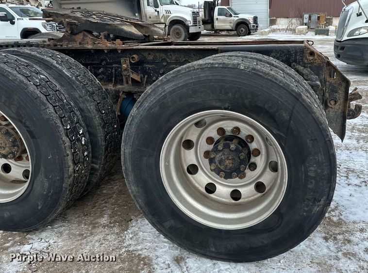 image for item DN0954 2000 Sterling  L9522 semi truck