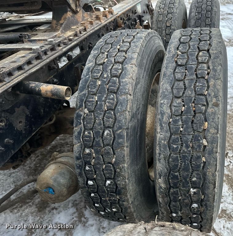 image for item DN0954 2000 Sterling  L9522 semi truck