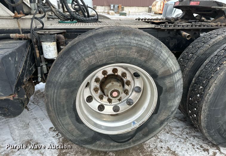 image for item DN0954 2000 Sterling  L9522 semi truck