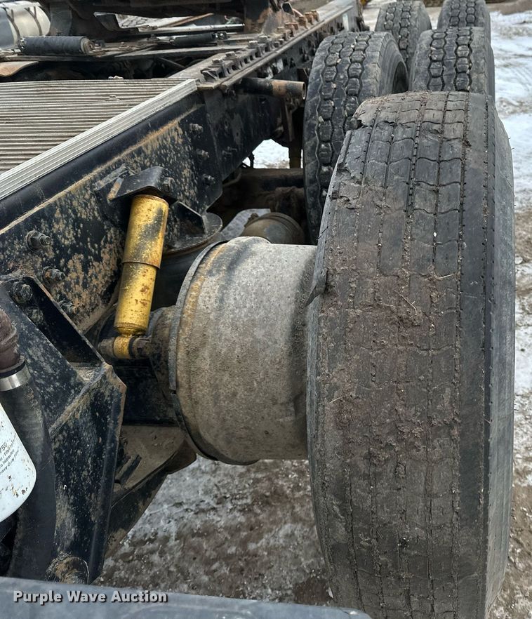 image for item DN0954 2000 Sterling  L9522 semi truck