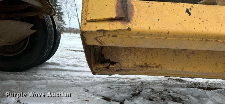 image for item DN0957 1983 Load King 1827 bottom dump trailer