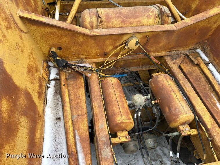 image for item DN0957 1983 Load King 1827 bottom dump trailer