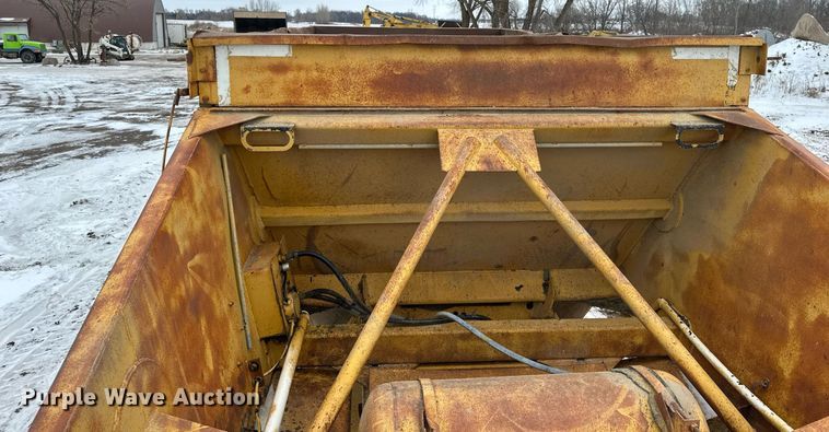 image for item DN0957 1983 Load King 1827 bottom dump trailer