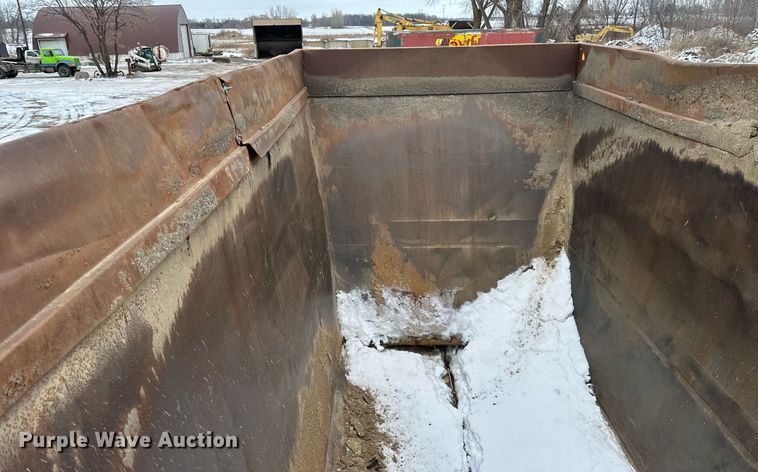 image for item DN0957 1983 Load King 1827 bottom dump trailer