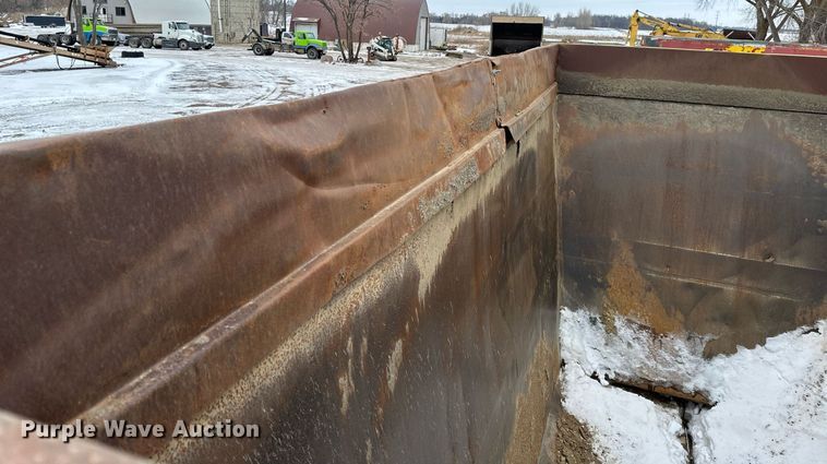 image for item DN0957 1983 Load King 1827 bottom dump trailer