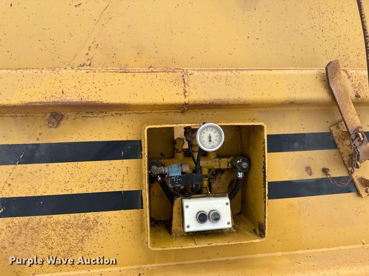 image for item DN0957 1983 Load King 1827 bottom dump trailer