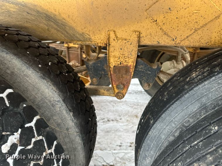 image for item DN0957 1983 Load King 1827 bottom dump trailer