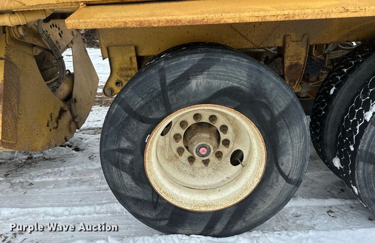 image for item DN0957 1983 Load King 1827 bottom dump trailer
