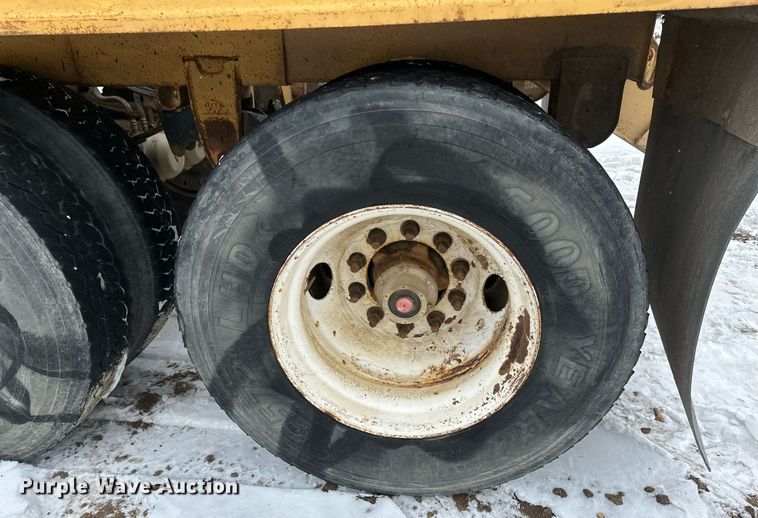 image for item DN0957 1983 Load King 1827 bottom dump trailer