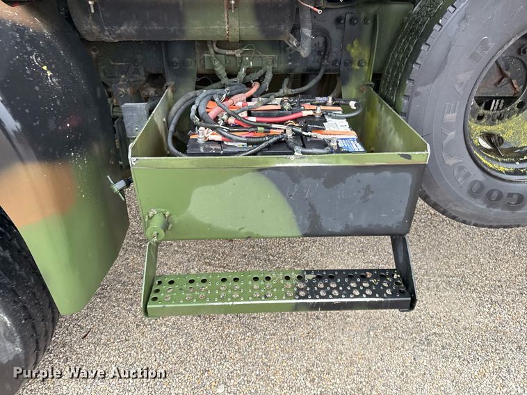 image for item DO2653 1992 Freightliner M916A1 winch truck