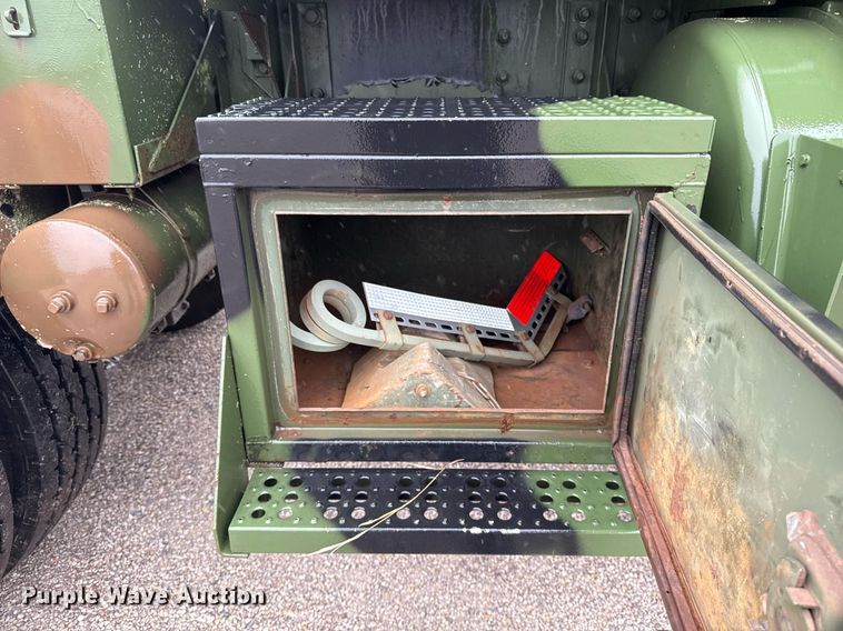 image for item DO2653 1992 Freightliner M916A1 winch truck