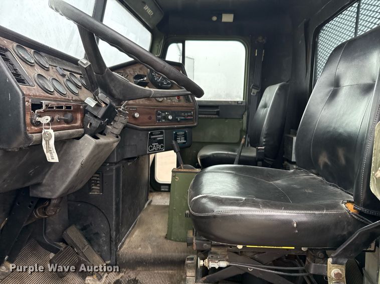 image for item DO2653 1992 Freightliner M916A1 winch truck