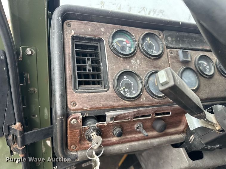 image for item DO2653 1992 Freightliner M916A1 winch truck