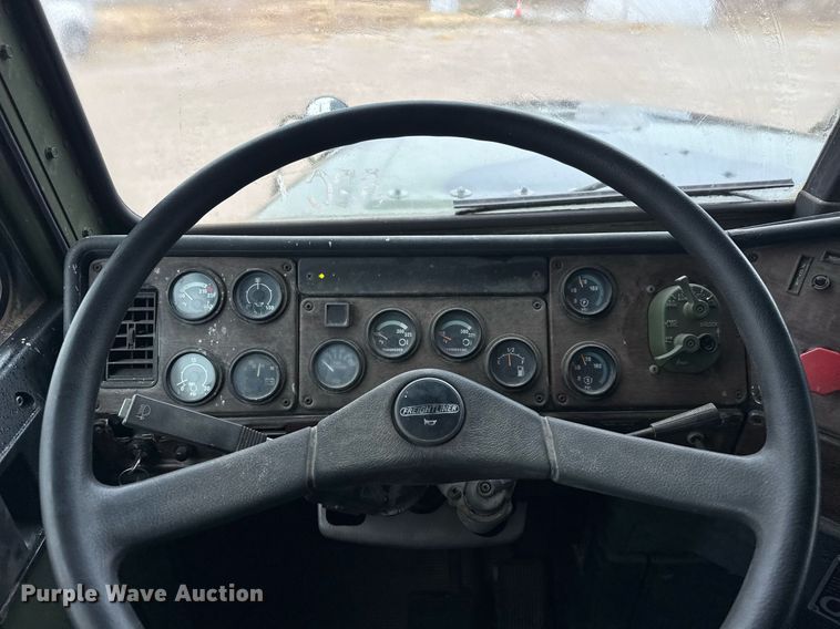 image for item DO2653 1992 Freightliner M916A1 winch truck